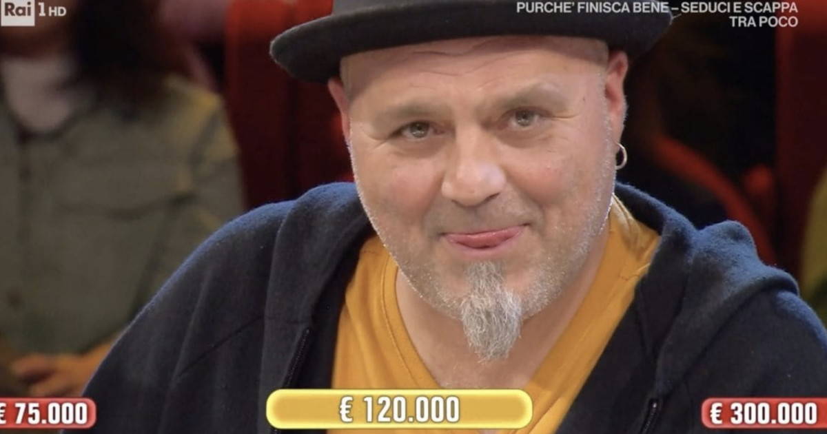 affari tuoi il sospetto choc su orazio sa cosa c 232 nel pacco da Liberoquotidiano.it affari tuoi il sospetto choc su orazio sa cosa c 232 nel pacco