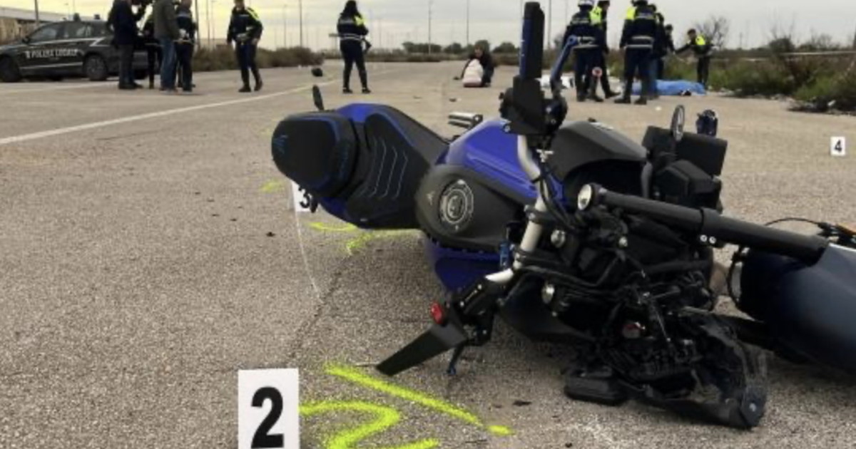 Bari, prova la moto che vuole comprare: due morti