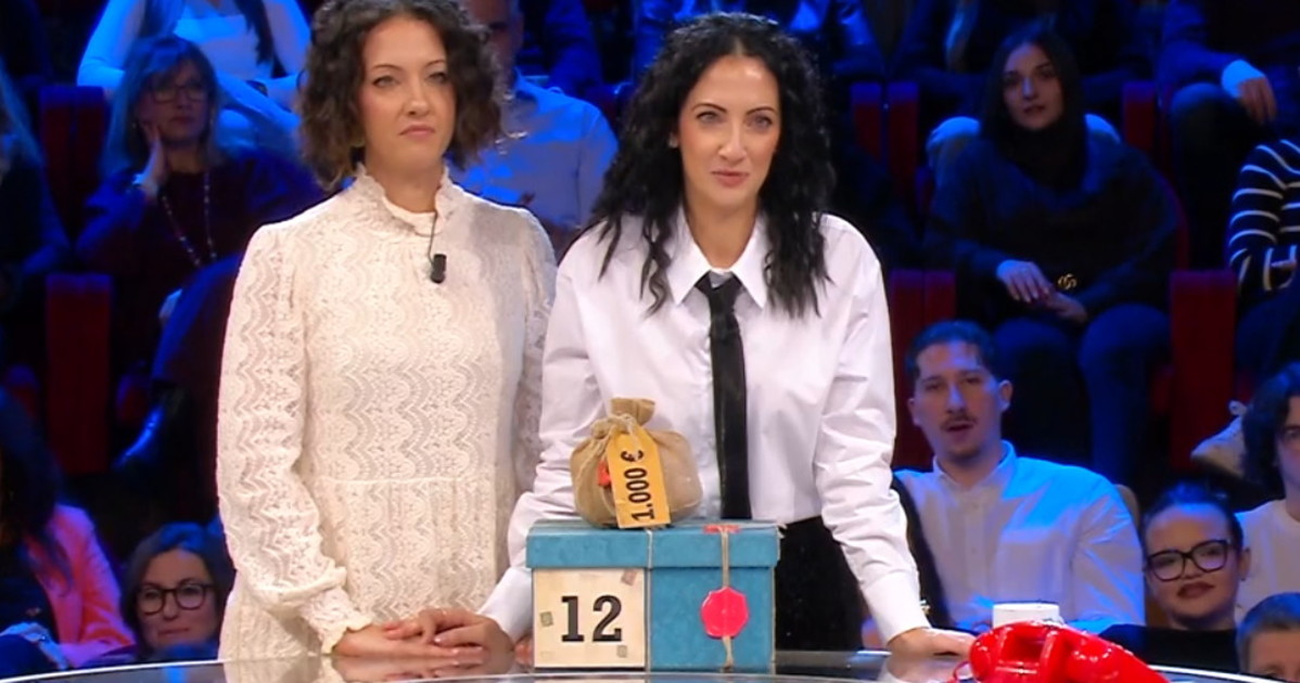 affari tuoi il pesante sospetto sulle gemelle perch233 l offerta era bassa da Liberoquotidiano.it affari tuoi il pesante sospetto sulle gemelle perch233 l offerta era bassa