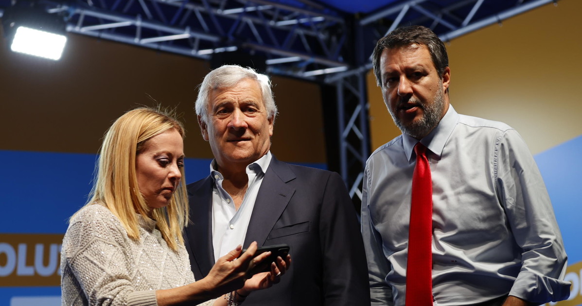 sondaggio lab21 il pd langue al 20 per cento centrodestra in volo tutte le cifre da Liberoquotidiano.it sondaggio lab21 il pd langue al 20 per cento centrodestra in volo tutte le cifre