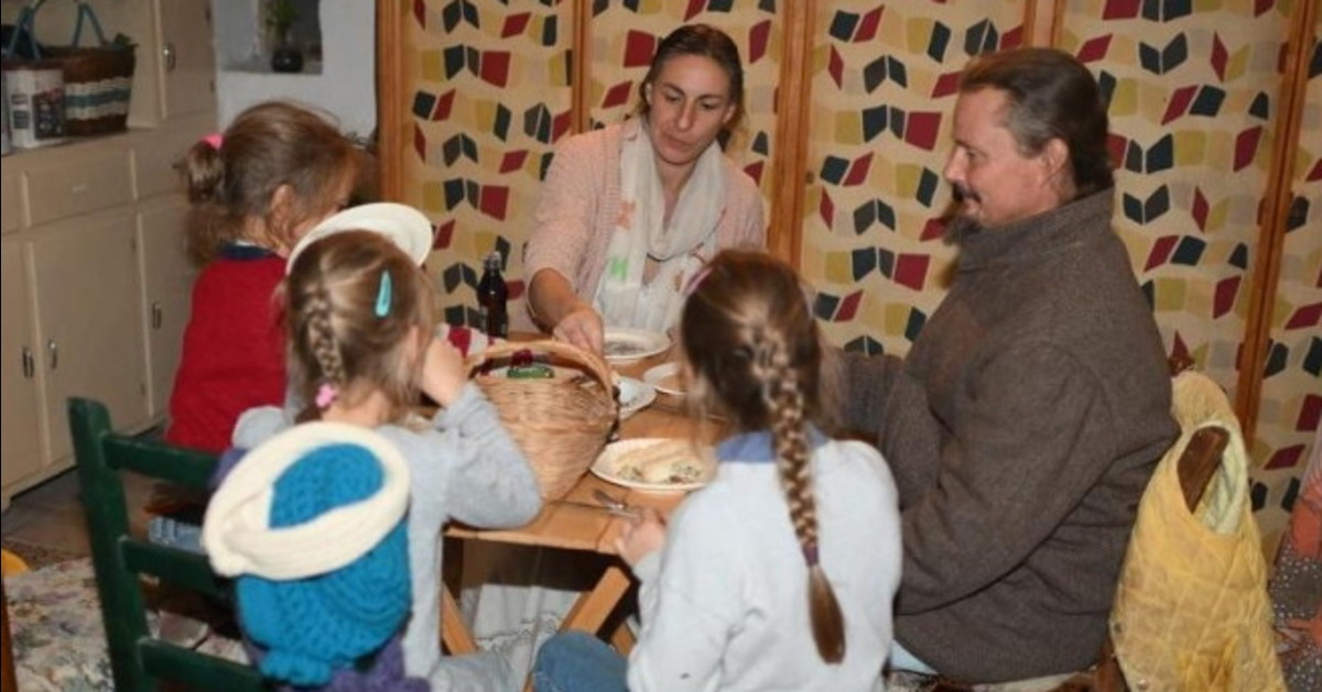 Famiglia nel bosco, ai bimbi tolta anche la madre? Indiscrezioni atroci Famiglia nel bosco, ai bimbi tolta anche la madre? Indiscrezioni atroci