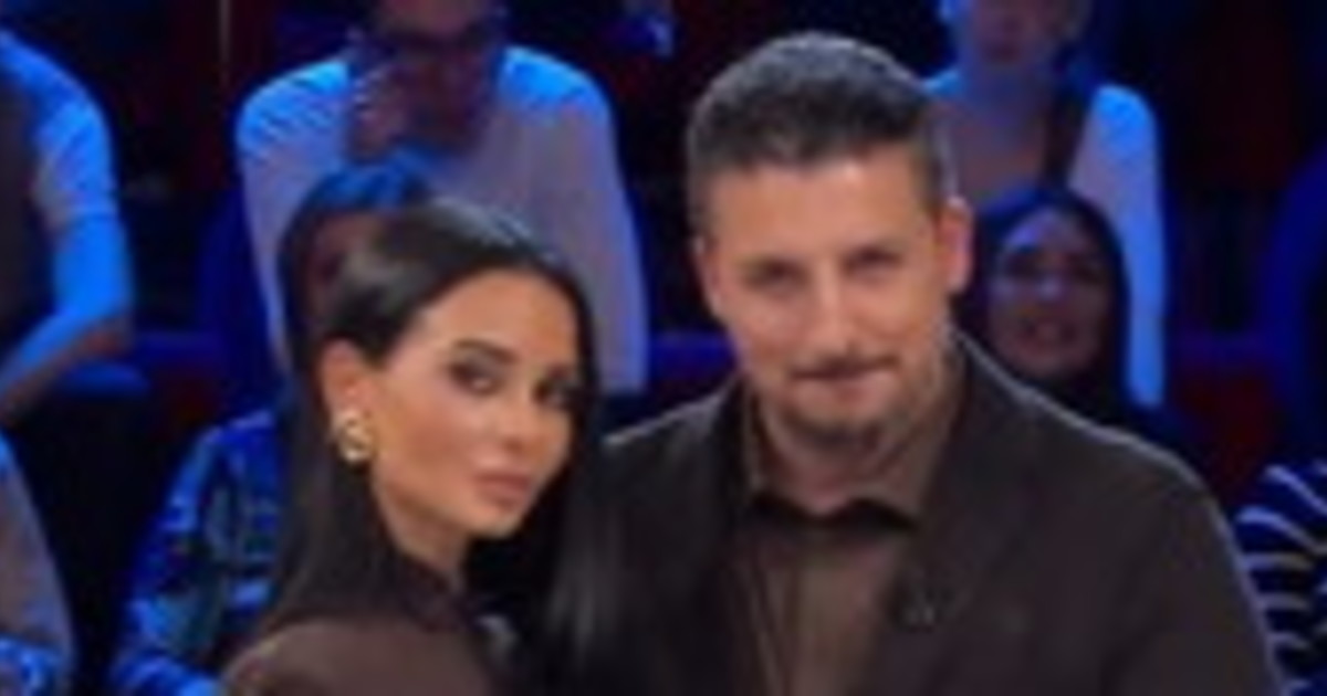 affari tuoi la posa proibita di elisa ormone impazzito su rai 1 da Liberoquotidiano.it affari tuoi la posa proibita di elisa ormone impazzito su rai 1