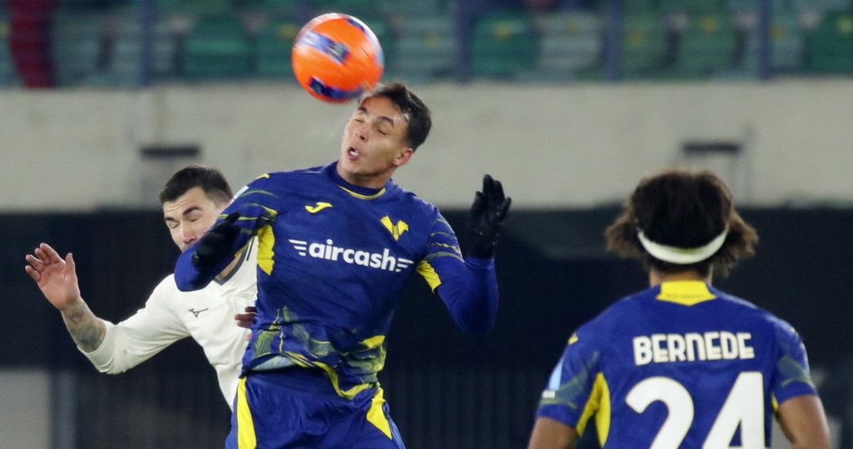 Serie A, la Lazio passa a Verona: merito di un autogol Serie A, la Lazio passa a Verona: merito di un autogol