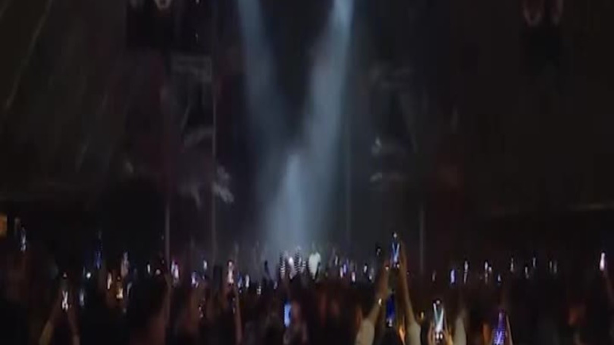 Archbishop Rave Sacerdote di giorno, DJ di notte: ecco il
