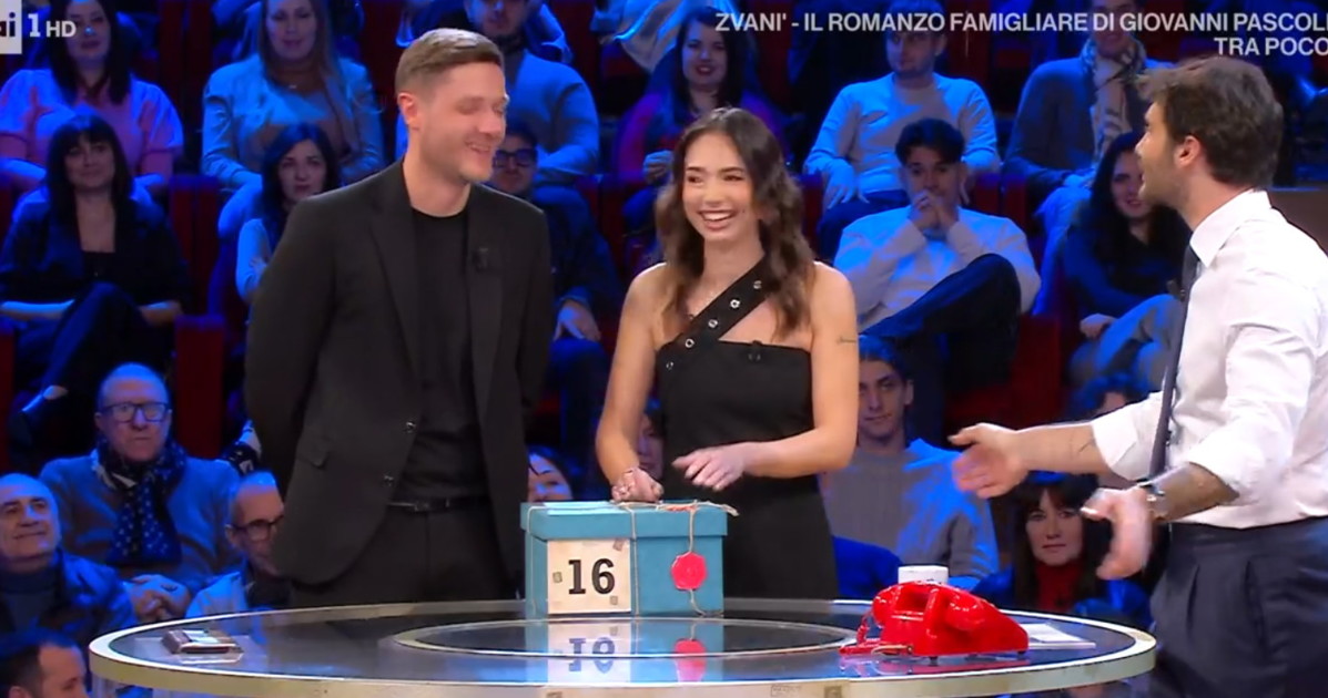 Affari Tuoi, pesante sospetto su De Martino e Angelica: "È mai successo prima?"