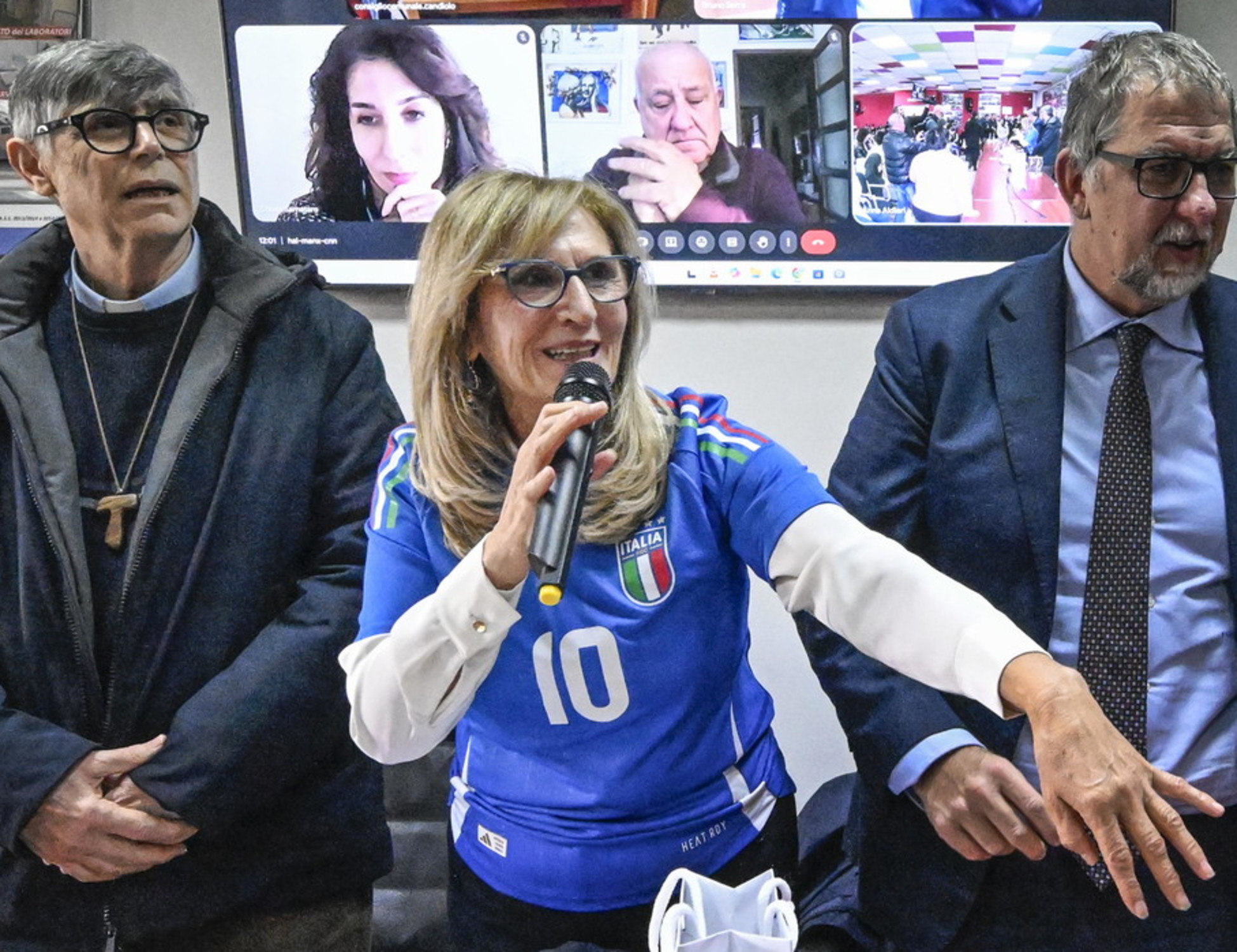 La preside", Eugenia Carfora: "Meloniana!". delirio-sinistro contro la  docente e Rai 1 | Libero Quotidiano.it