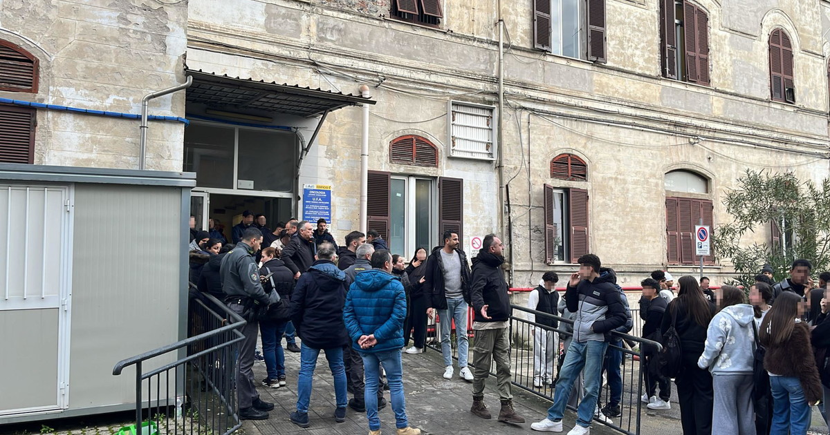 La Spezia, morto lo studente 18enne accoltellato a scuola: chi è l