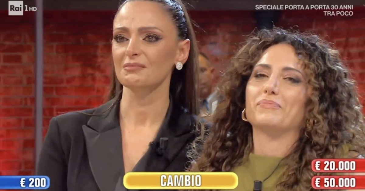 Affari Tuoi, clamoroso: De Martino sbrocca con Alessia: "Qui un pacco lo devi aprire"