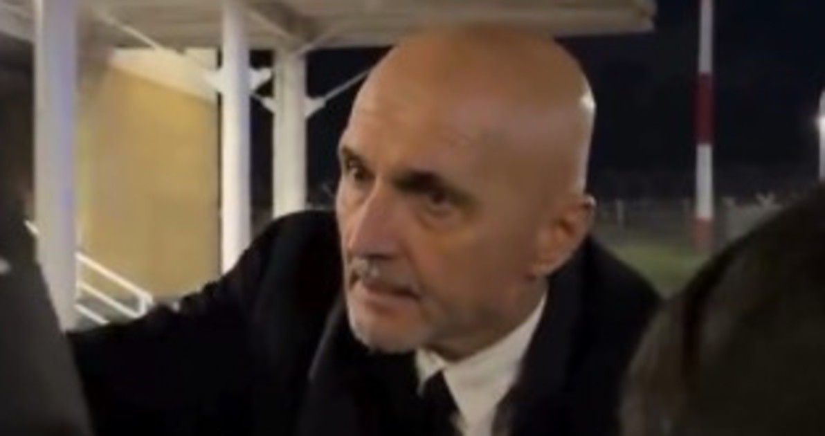 Juventus, Luciano Spalletti perde la testa contro un tifoso: "Tienila!" Juventus, Luciano Spalletti perde la testa contro un tifoso: "Tienila!"