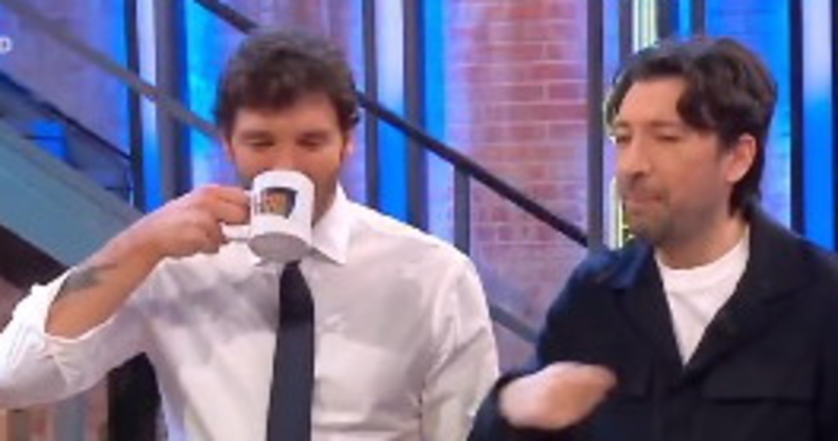 affari tuoi torna herbert ballerina gelo de martino da Liberoquotidiano.it affari tuoi torna herbert ballerina gelo de martino