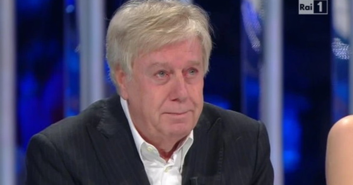 Claudio Lippi disperato in ospedale: "Non so se ho un tumore ai polmoni" Claudio Lippi disperato in ospedale: "Non so se ho un tumore ai polmoni"