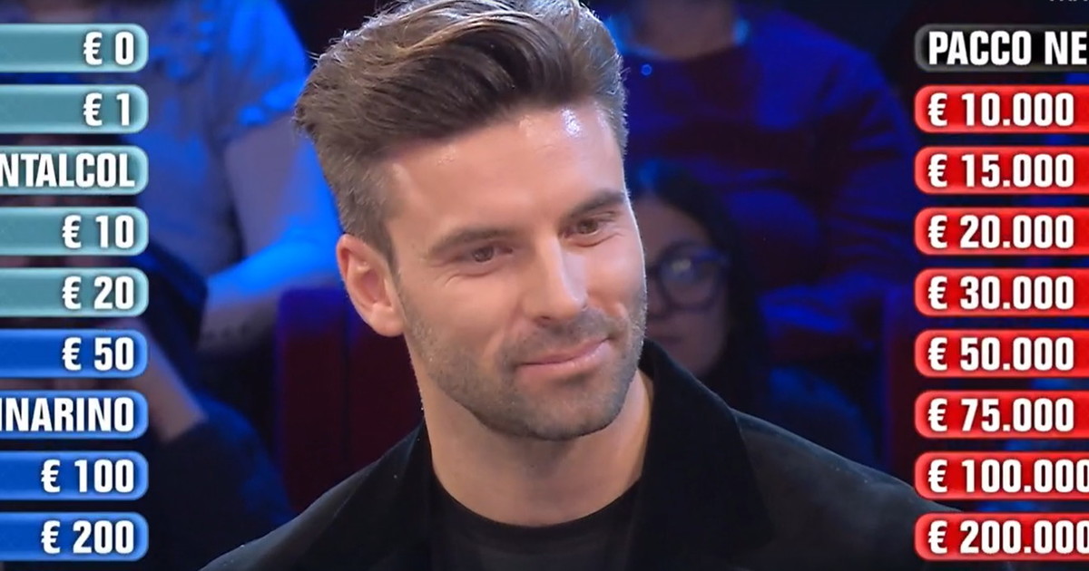 Affari Tuoi, Francesco? Roba da censura: commenti "hot" (e una foto pazzesca)