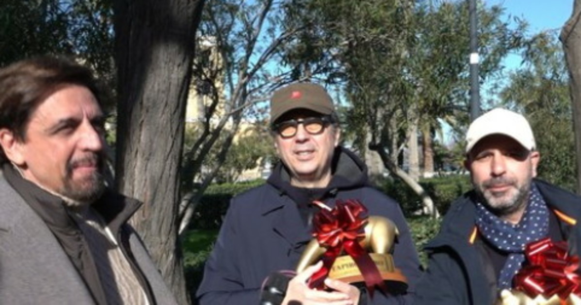 Striscia la notizia, blitz da Checco Zalone: dove si spingono Striscia la notizia, blitz da Checco Zalone: dove si spingono