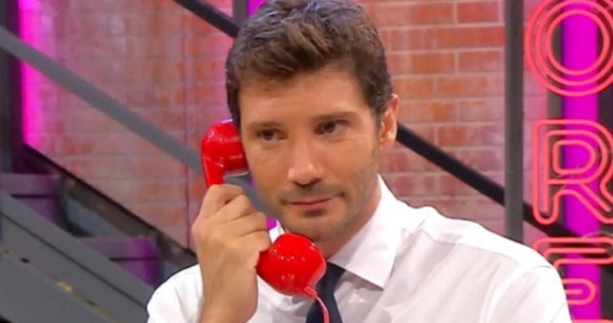 Affari Tuoi, sfottò di Stefano De Martino a Giorgio: "Odiosi e inguardabili" Affari Tuoi, sfottò di Stefano De Martino a Giorgio: "Odiosi e inguardabili"