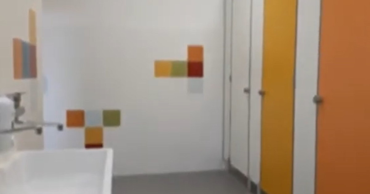 monza prof bacia alunna 16enne nei bagni della scuola la sentenza choc da Liberoquotidiano.it monza prof bacia alunna 16enne nei bagni della scuola la sentenza choc