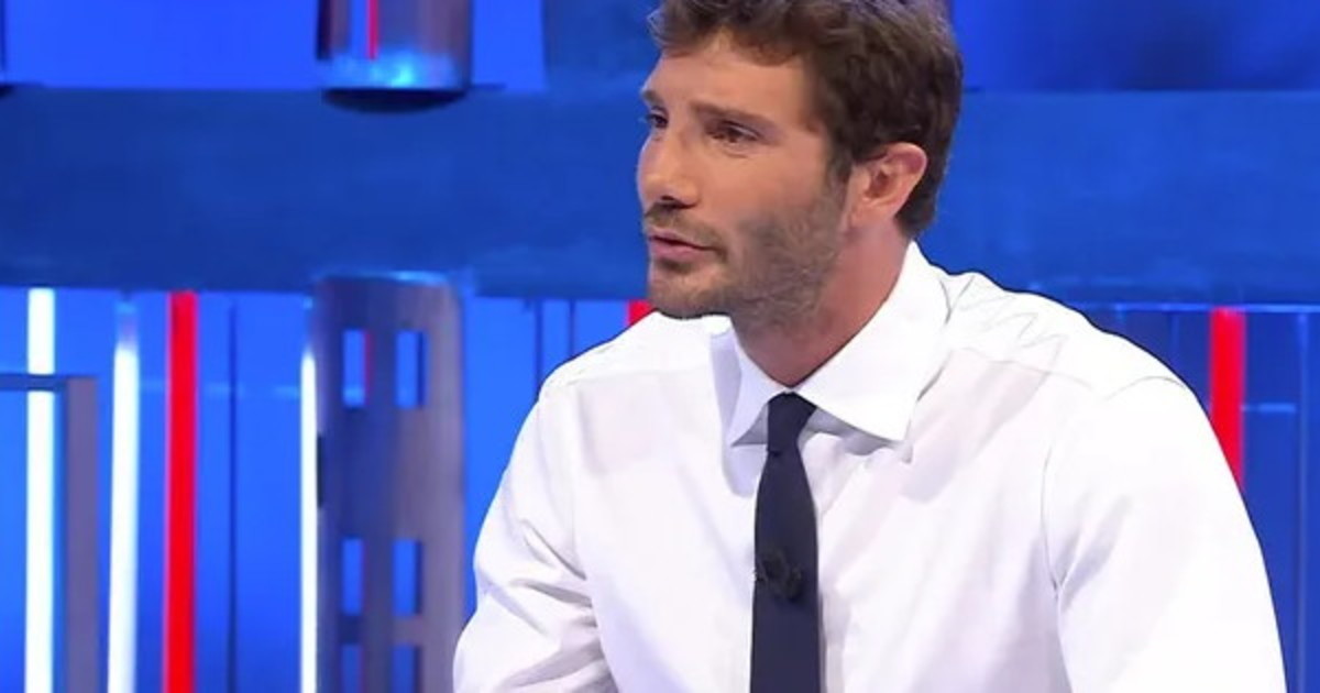 affari tuoi stefano de martino marca a uomo gerry scotti cosa 232 successo da Liberoquotidiano.it affari tuoi stefano de martino marca a uomo gerry scotti cosa 232 successo