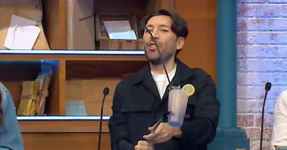 affari tuoi herbert ballerina imbarazzante occhiali da pioggia da Liberoquotidiano.it affari tuoi herbert ballerina imbarazzante occhiali da pioggia