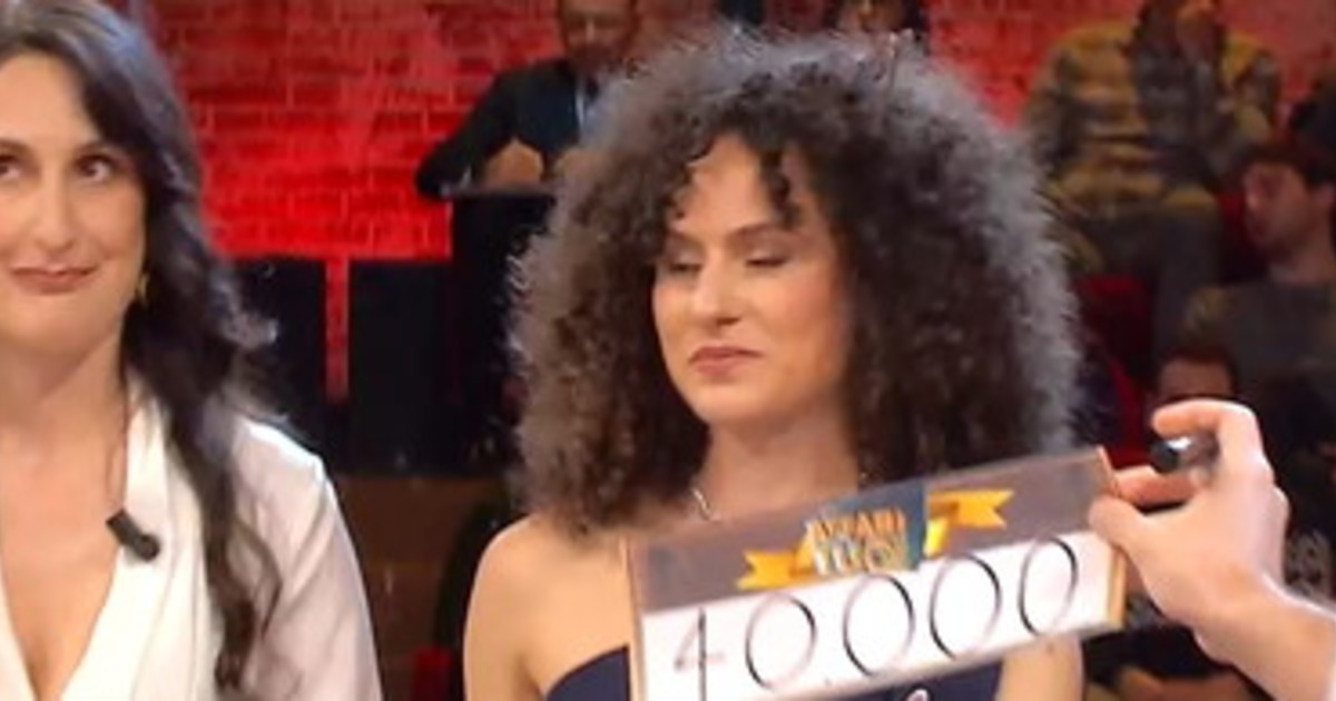 affari tuoi irene scoppia in lacrime scatta il linciaggio da Liberoquotidiano.it affari tuoi irene scoppia in lacrime scatta il linciaggio