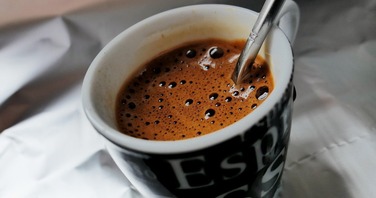 Caffè e tè, quante tazze al giorno contro la demenza