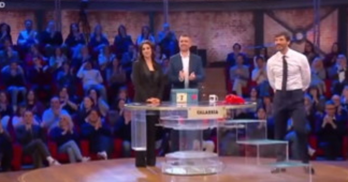 affari tuoi rivolta contro antonio dopo questa basta da Liberoquotidiano.it affari tuoi rivolta contro antonio dopo questa basta