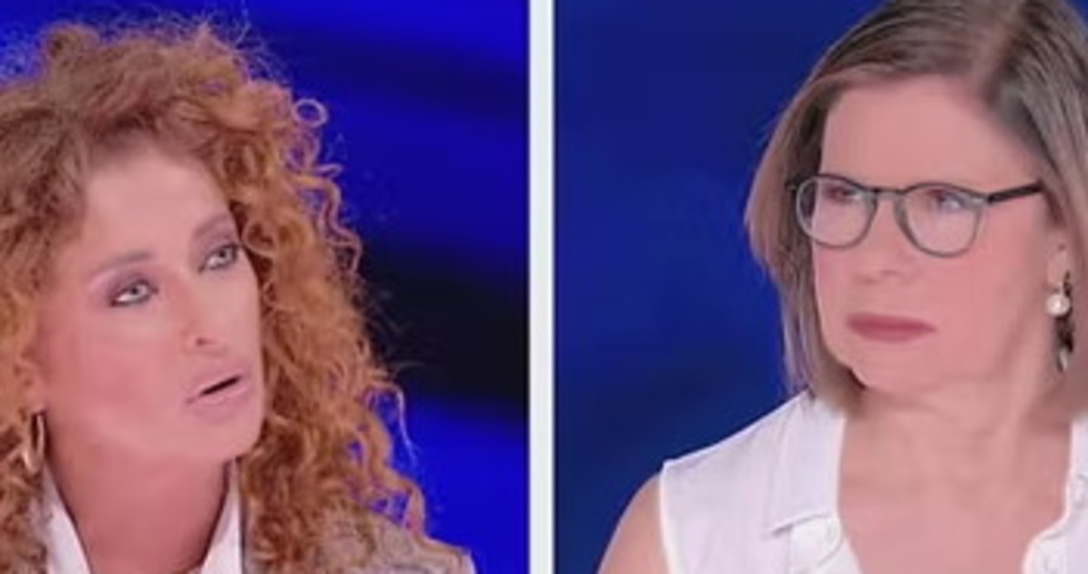 Valentina Persia gela la Berlinguer: "Una bara personale" Valentina Persia gela la Berlinguer: "Una bara personale"