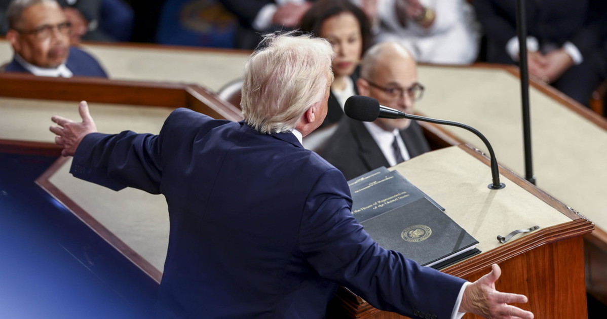 trump il discorso sullo stato dell unione fa impazzire i dem la underwood se ne va da Liberoquotidiano.it trump il discorso sullo stato dell unione fa impazzire i dem la underwood se ne va