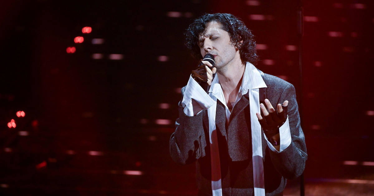 Sanremo 2026, il polsino di Ermal Meta: affondo pro Pal sul palco