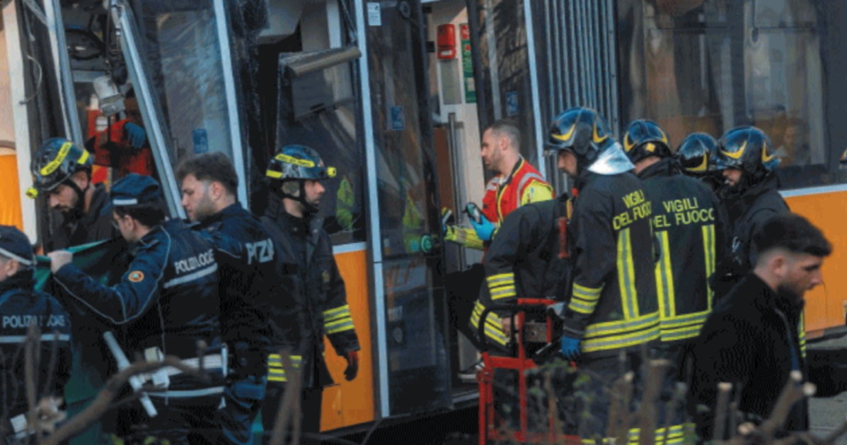 Il tram si schianta a Milano, "cosa abbiamo sentito sotto": le parole choc dei passeggeri Il tram si schianta a Milano, "cosa abbiamo sentito sotto": le parole choc dei passeggeri