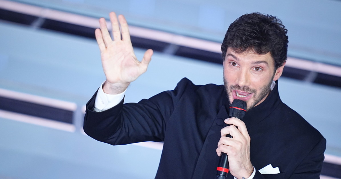 Sanremo 2026, il sospetto su Stefano De Martino: "Rendere le cose più facili" Sanremo 2026, il sospetto su Stefano De Martino: "Rendere le cose più facili"