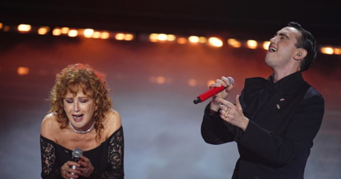 Sanremo, il picco con Bravi che canta Vanoni Sanremo, il picco con Bravi che canta Vanoni