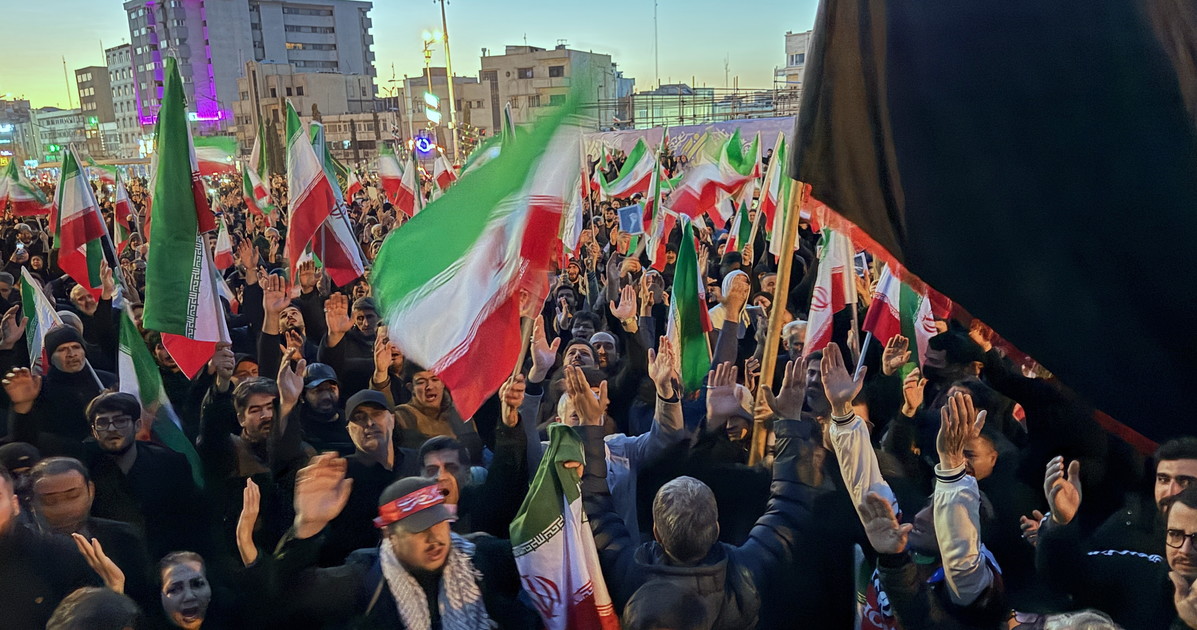 Iran, Reza Khan o Simeone, ecco le due strade (opposte) per il futuro