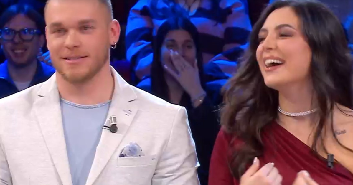 Affari Tuoi, "non fanno un cazz***": che lavoro fanno Paola e Andrea Affari Tuoi, "non fanno un cazz***": che lavoro fanno Paola e Andrea