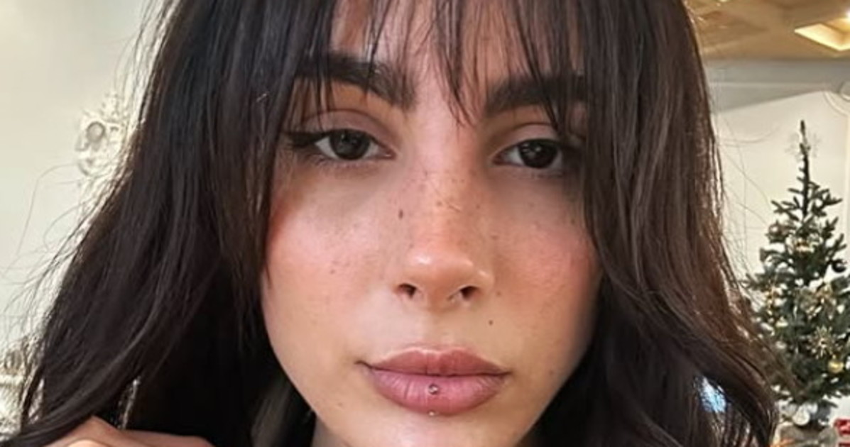 Sanremo 2026, Cleo delle Bambole di Pezza si fa un tatuaggio estremo