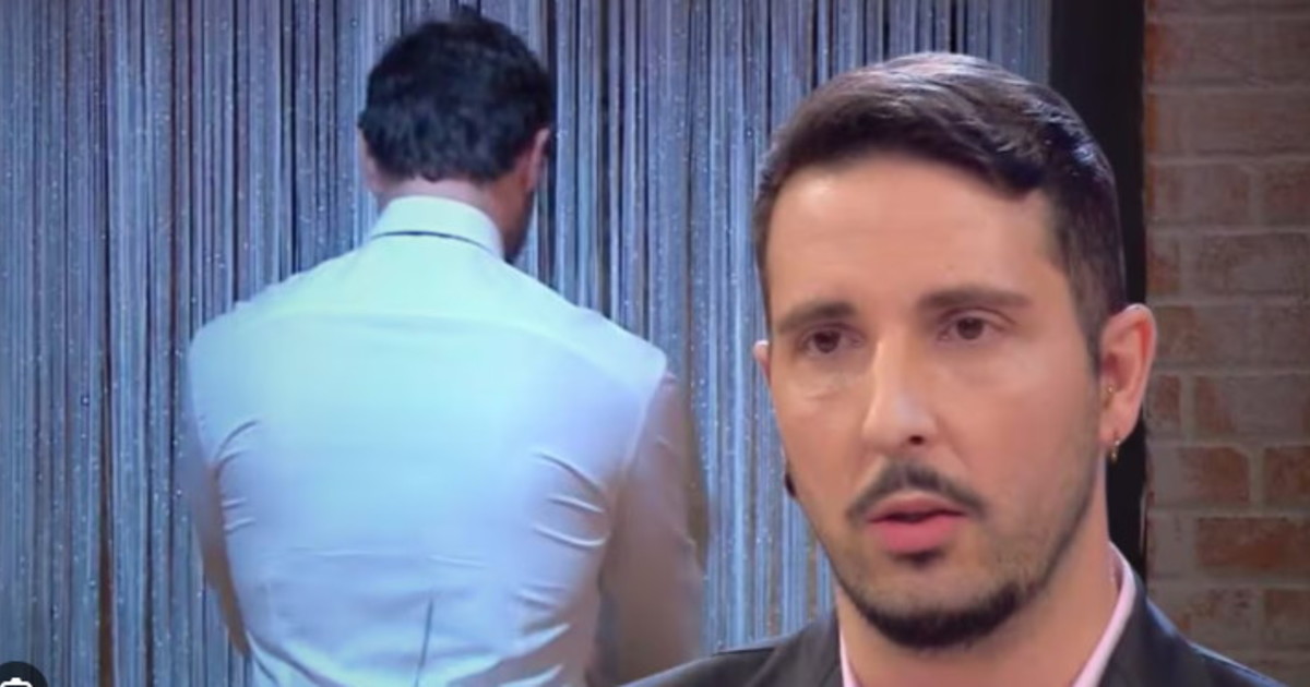 Affari Tuoi, De Martino choc: esasperato da Andrea, lascia lo studio Affari Tuoi, De Martino choc: esasperato da Andrea, lascia lo studio