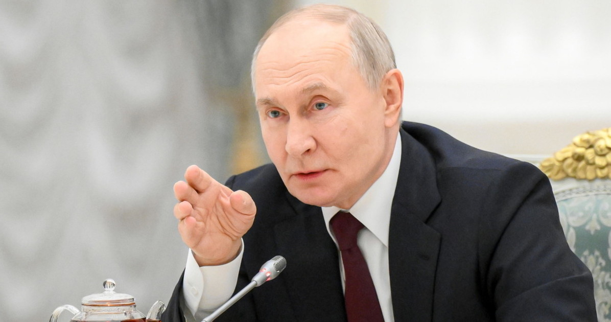 Vladimir Putin, stop a WhatsApp per il terrore di morire: la decisione estrema