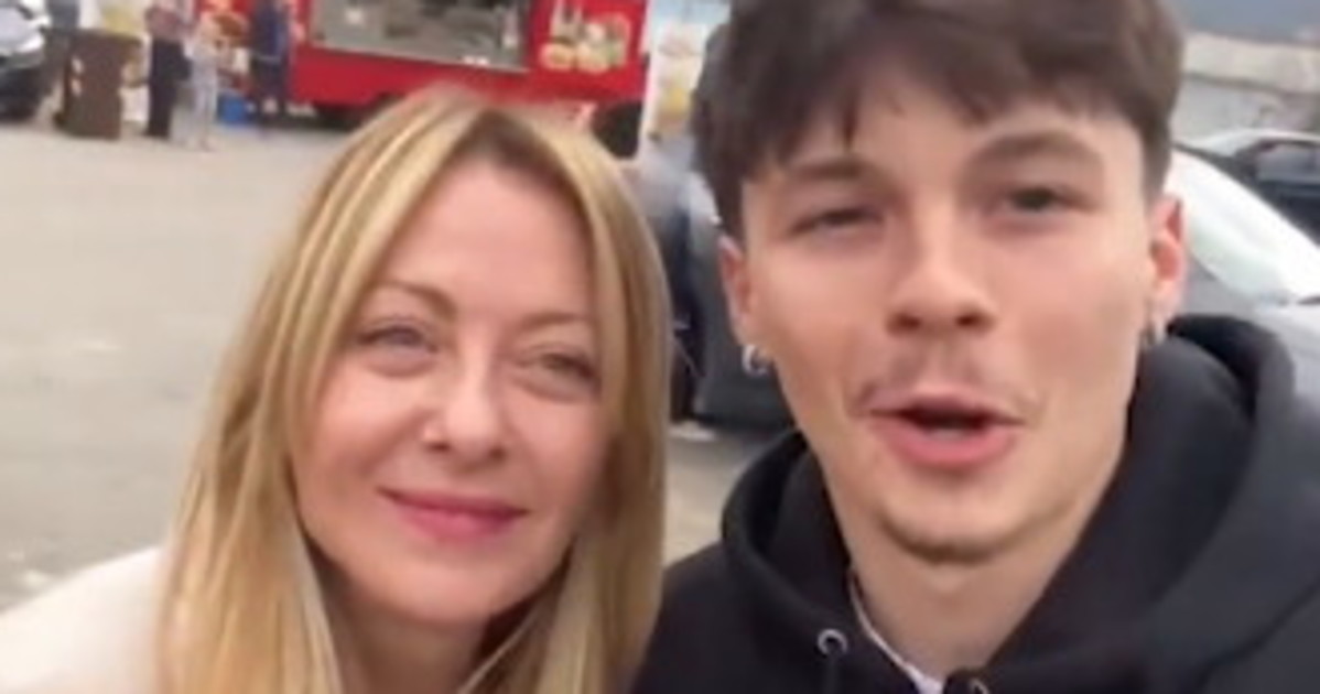 meloni l agguato del ragazzino io voto no come gli risponde la premier altra lezione alla sinistra da Liberoquotidiano.it meloni l agguato del ragazzino io voto no come gli risponde la premier altra lezione alla sinistra