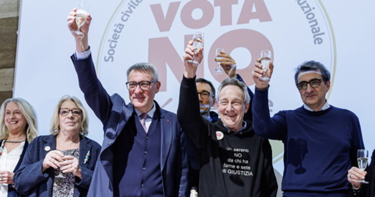 Referendum, Landini in piazza per festeggiare: "Quando si fa gol..."