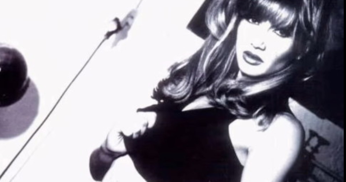 Lorella Cuccarini, delirio sexy: le pazzesche foto da giovanissima