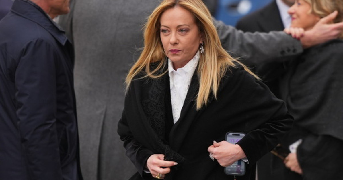 referendum insulti contro giorgia meloni sommersa dagli sputi se esci di casa da Liberoquotidiano.it referendum insulti contro giorgia meloni sommersa dagli sputi se esci di casa