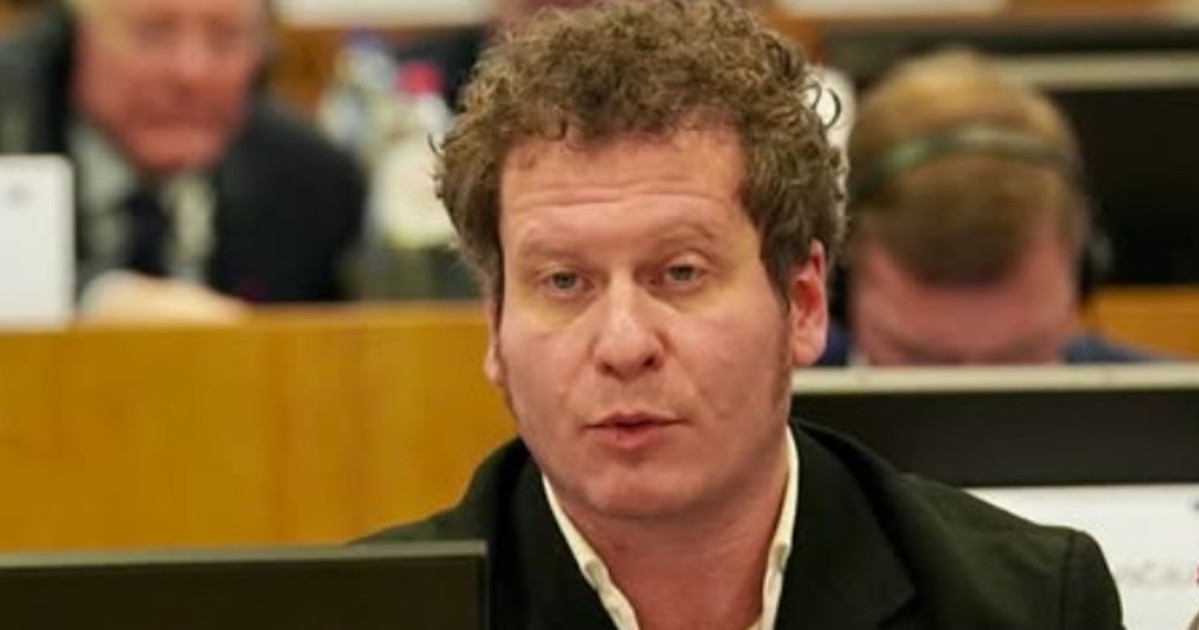 Umberto Bossi, il leghista Matteo Bianchi rinuncia al seggio: "Nessuno ne è degno"