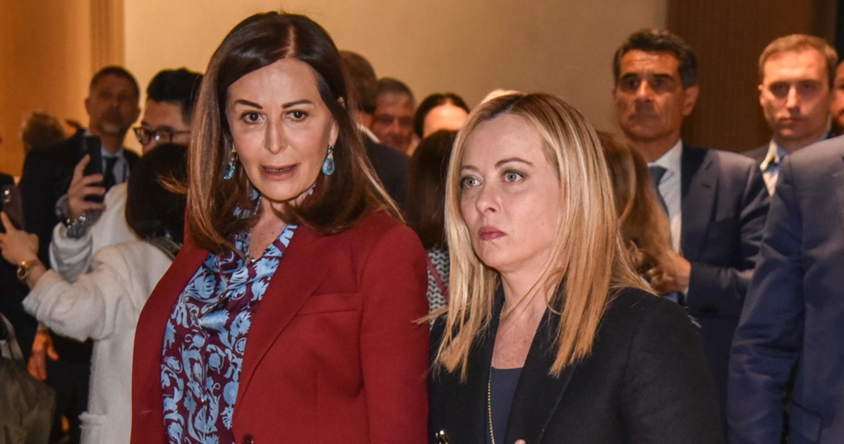 Dimissioni Santanchè, la lettera a Meloni: "Perché ho atteso, pago anche i conti di altri" Dimissioni Santanchè, la lettera a Meloni: "Perché ho atteso, pago anche i conti di altri"