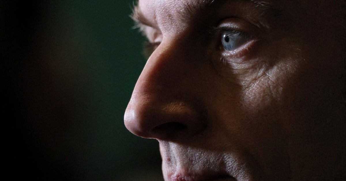 francia odio rosso macronisti pentiti del minuto di silenzio per il giovane di destra da Liberoquotidiano.it francia odio rosso macronisti pentiti del minuto di silenzio per il giovane di destra