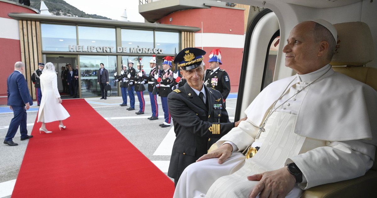 il papa a monaco schiaffeggia macron da Liberoquotidiano.it il papa a monaco schiaffeggia macron