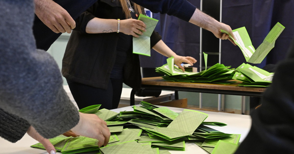 il sondaggio pagnoncelli dopo il referendum cosa cambia chi sale e chi scende da Liberoquotidiano.it il sondaggio pagnoncelli dopo il referendum cosa cambia chi sale e chi scende