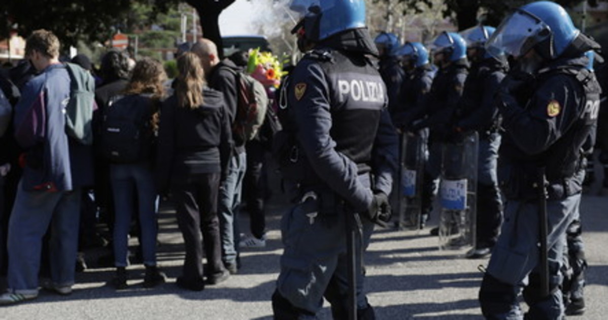 anarchici l ex pm rinaudo al lavoro per degli attentati chi pu242 esserci nel mirino da Liberoquotidiano.it anarchici l ex pm rinaudo al lavoro per degli attentati chi pu242 esserci nel mirino