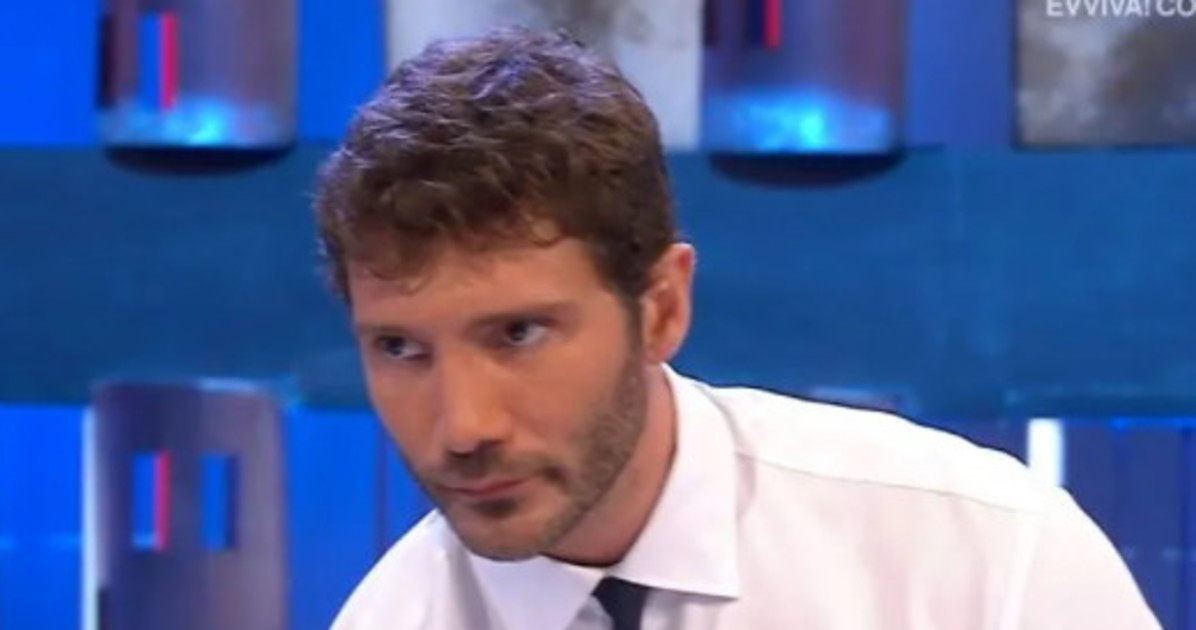 affari tuoi stefano de martino sbotta dobbiamo cambiare qualcosa da Liberoquotidiano.it affari tuoi stefano de martino sbotta dobbiamo cambiare qualcosa