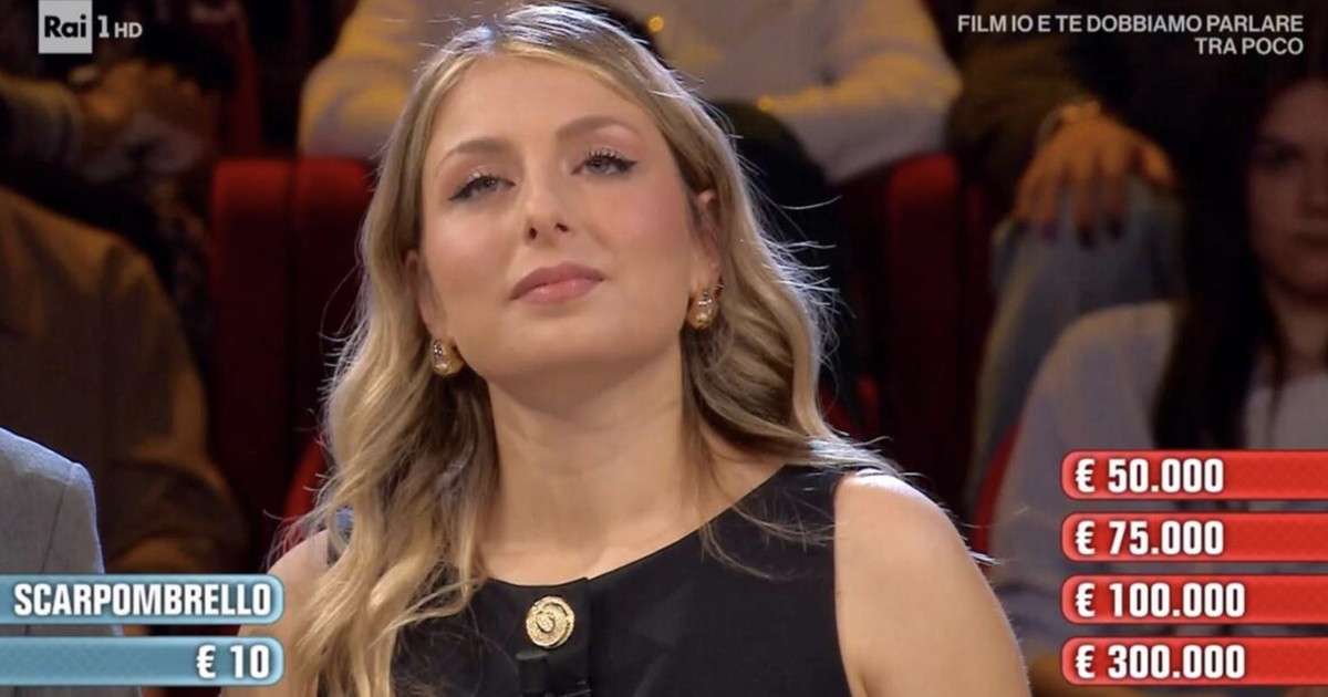 affari tuoi francesca spiazza tutti cosa faccio per mantenermi impensabile da Liberoquotidiano.it affari tuoi francesca spiazza tutti cosa faccio per mantenermi impensabile