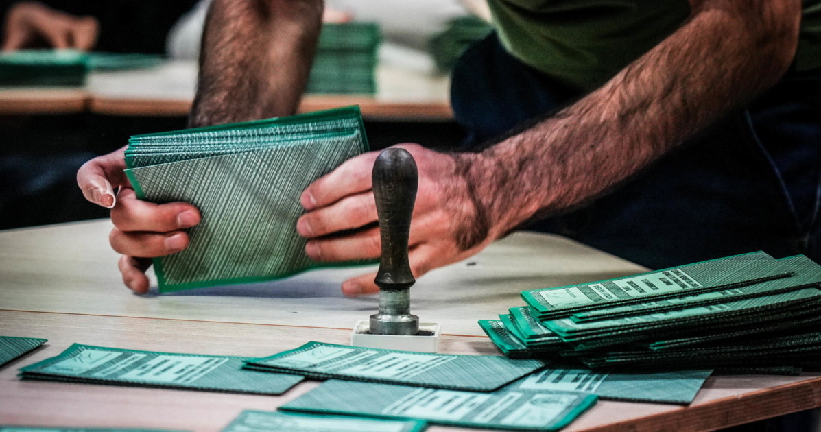 sondaggio supermedia lega in orbita quanto sale in 7 giorni m5s a picco da Liberoquotidiano.it sondaggio supermedia lega in orbita quanto sale in 7 giorni m5s a picco