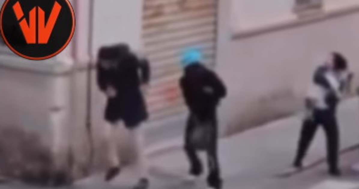 parma pesta una donna poi bottigliate a un ragazzo l orrore dell immigrato immagini forti da Liberoquotidiano.it parma pesta una donna poi bottigliate a un ragazzo l orrore dell immigrato immagini forti