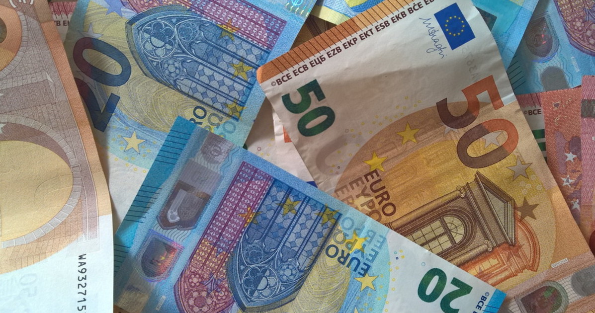 ferrara riscuote buoni fruttiferi per 50mila 8364 ma perde tutto per una distrazione da Liberoquotidiano.it ferrara riscuote buoni fruttiferi per 50mila 8364 ma perde tutto per una distrazione